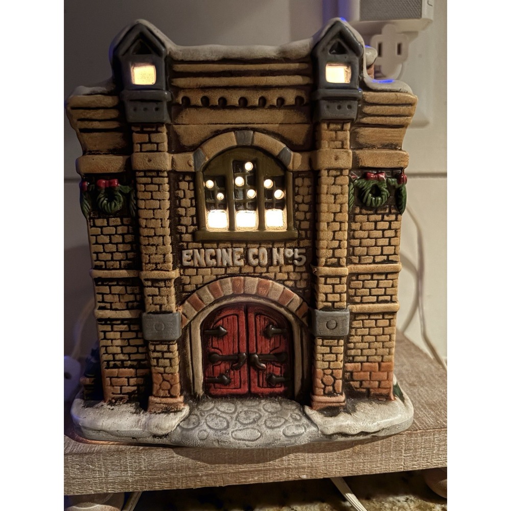 Lefton Colonial Christmas Village 1987 Engine Co. No 5 Snow Village Fire Station